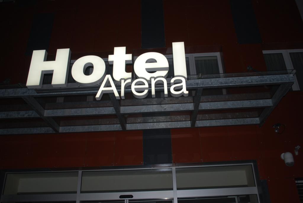 Hotel Arena โคมูตอฟ ภายนอก รูปภาพ